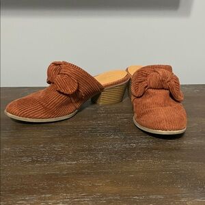 American Eagle Outfitters Corduroy Knot Mule Heels in Rust Brown